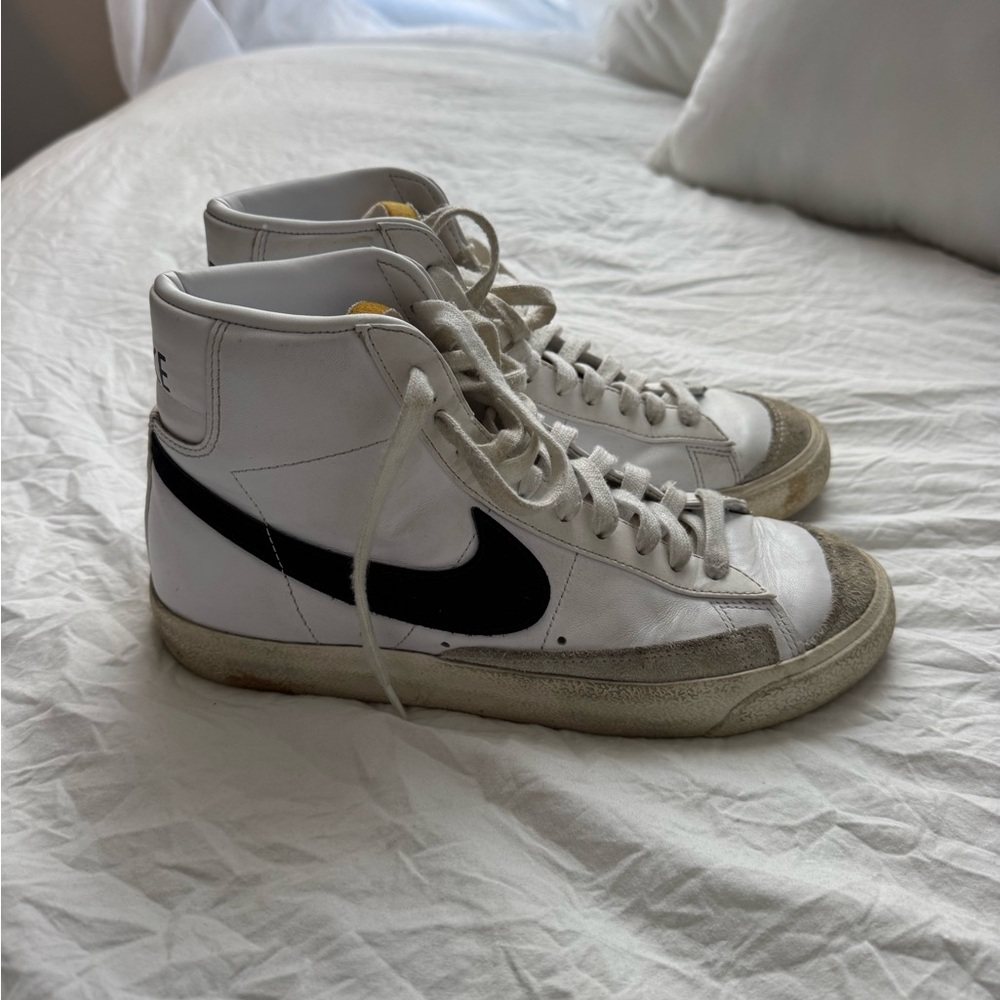 Nike White and Gray Sneakers